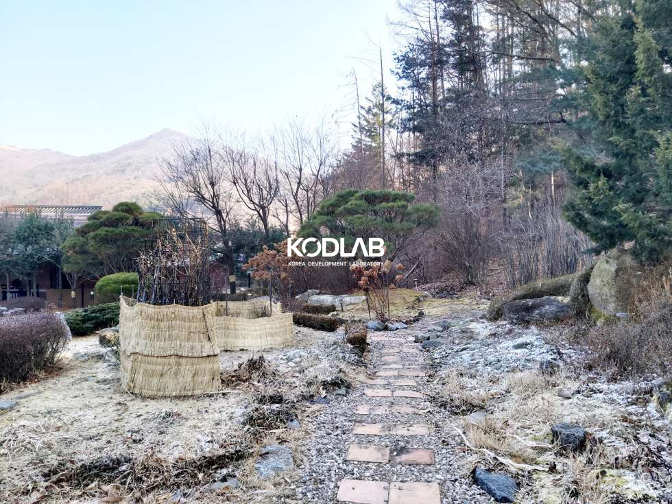 경기 양평군 옥천면 신복리 야외 정자와 조경수 그리고 조경석이 자리잡은 편의시설 10분거리 고급스러운 전원주택 매매 매물번호 10188 사진 10