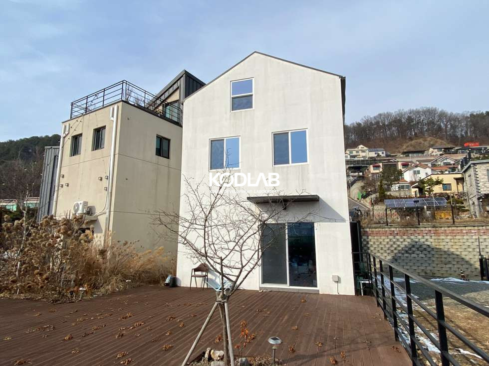 경기 양평군 양서면 국수리 ﻿집 앞 데크가 30평!! 다락방까지 있는 2.5층집/양서면 국수리 전원주택 매매 매물번호 10939 사진 1