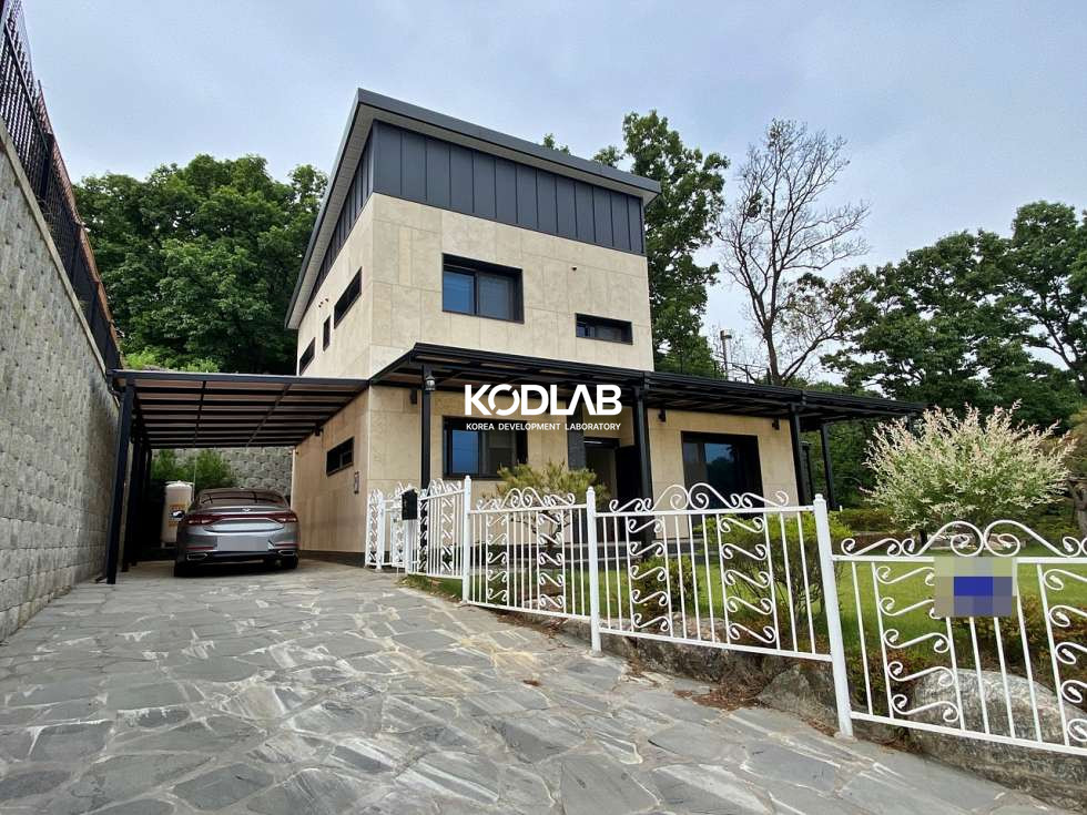 경기 양평군 양평읍 회현리 주말주택으로 사용하셨으며 잔디와 조경수가 예쁘게 관리된 회현리 근생주택 매매 매물번호 11576 사진 5
