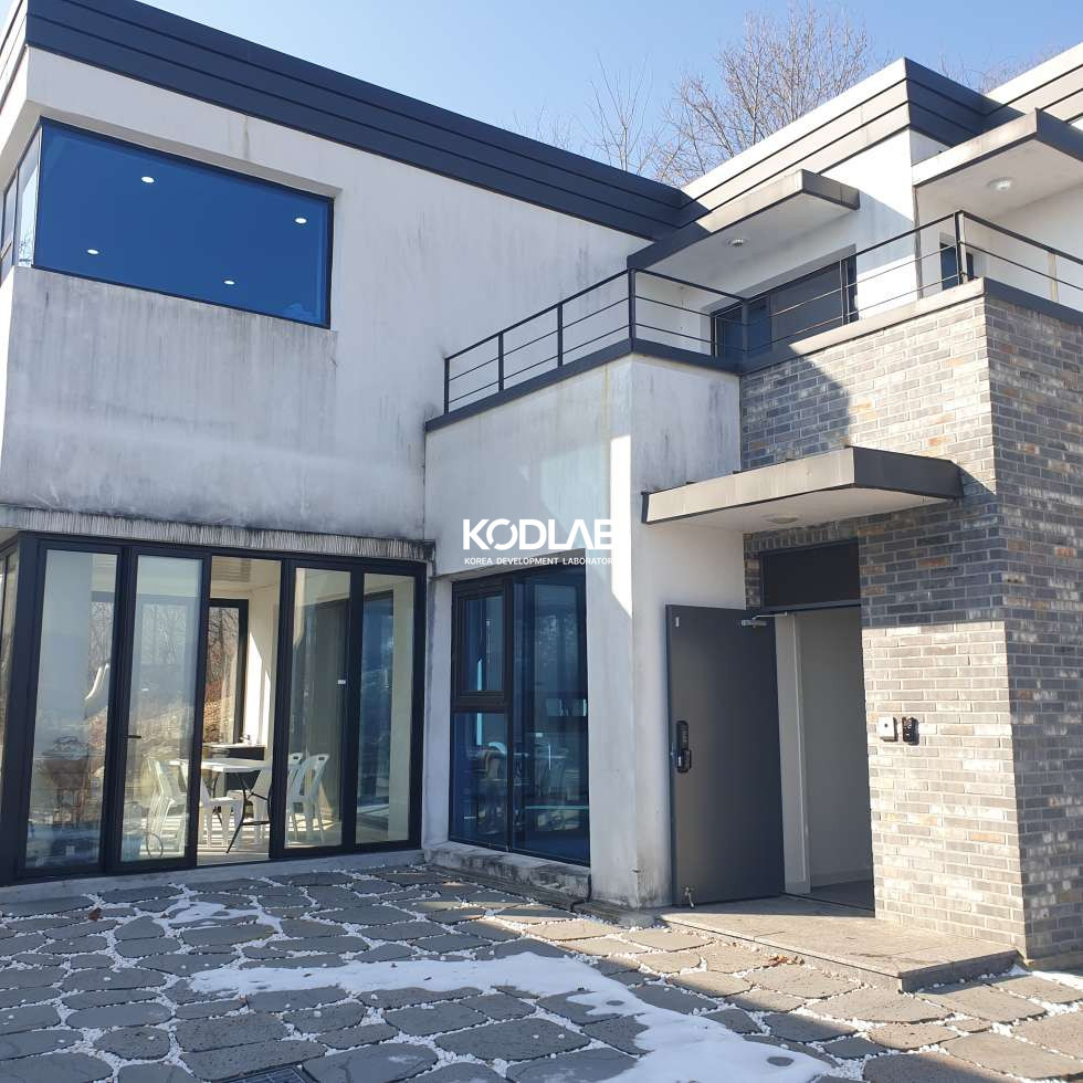 경기 양평군 강상면 교평리 남한강 조망이 끝내주는 25년 10월 준공전원주택, 작은 텃밭과 벙커 주차장까지 매매 매물번호 12144 사진 1