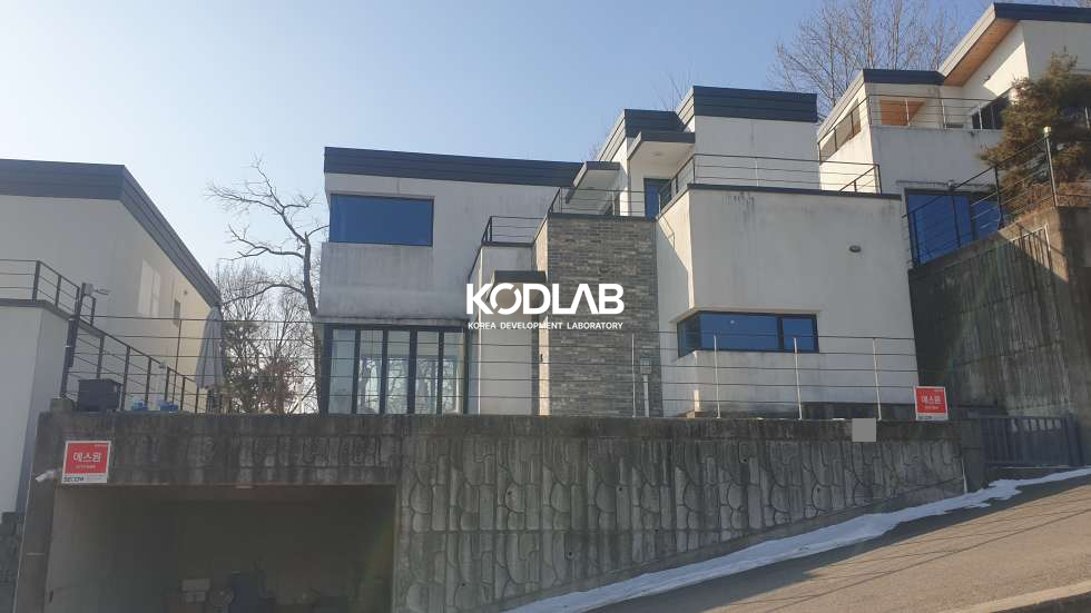 경기 양평군 강상면 교평리 남한강 조망이 끝내주는 25년 10월 준공전원주택, 작은 텃밭과 벙커 주차장까지 매매 매물번호 12144 사진 2