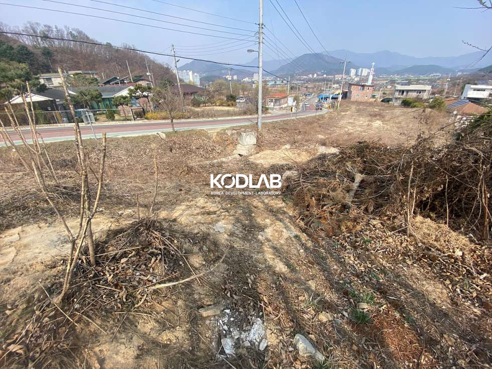 경기 양평군 용문면 화전리 주택 단지 인근 산과 주택이 조망되는 토지 매매 매물번호 11273 사진 3