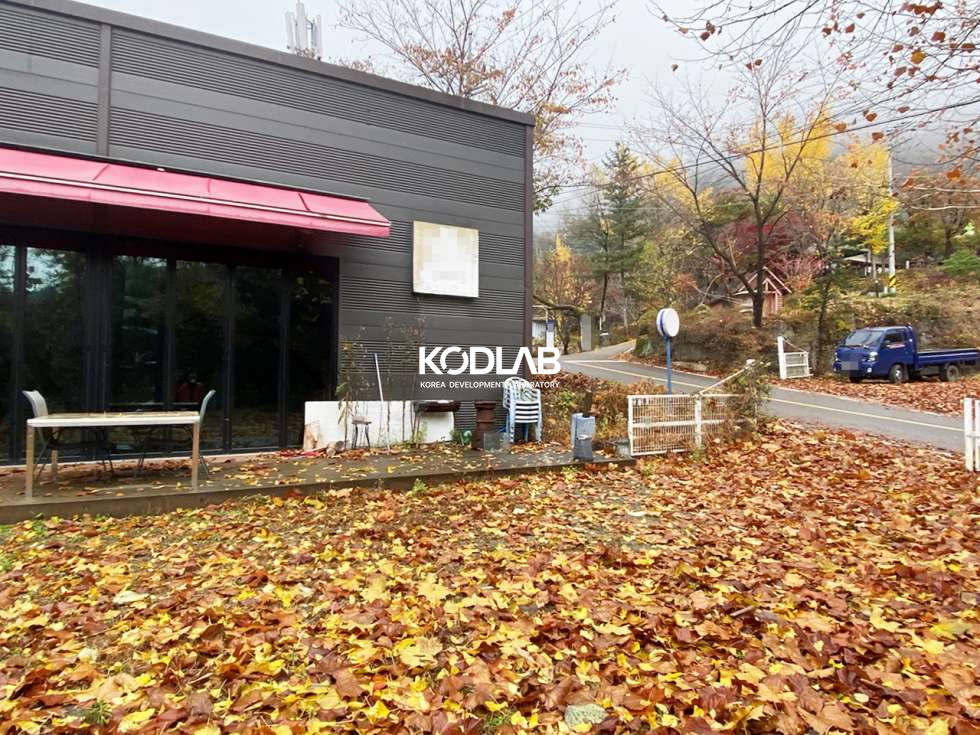 경기 양평군 양평읍 백안리 백안리 평수 넓은 카페 건물, 정원에 연못과 돌다리가 있으며 화덕오븐이 있음 월세 매물번호 11731 사진 5