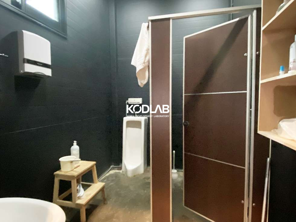 경기 양평군 양평읍 백안리 백안리 평수 넓은 카페 건물, 정원에 연못과 돌다리가 있으며 화덕오븐이 있음 월세 매물번호 11731 사진 22