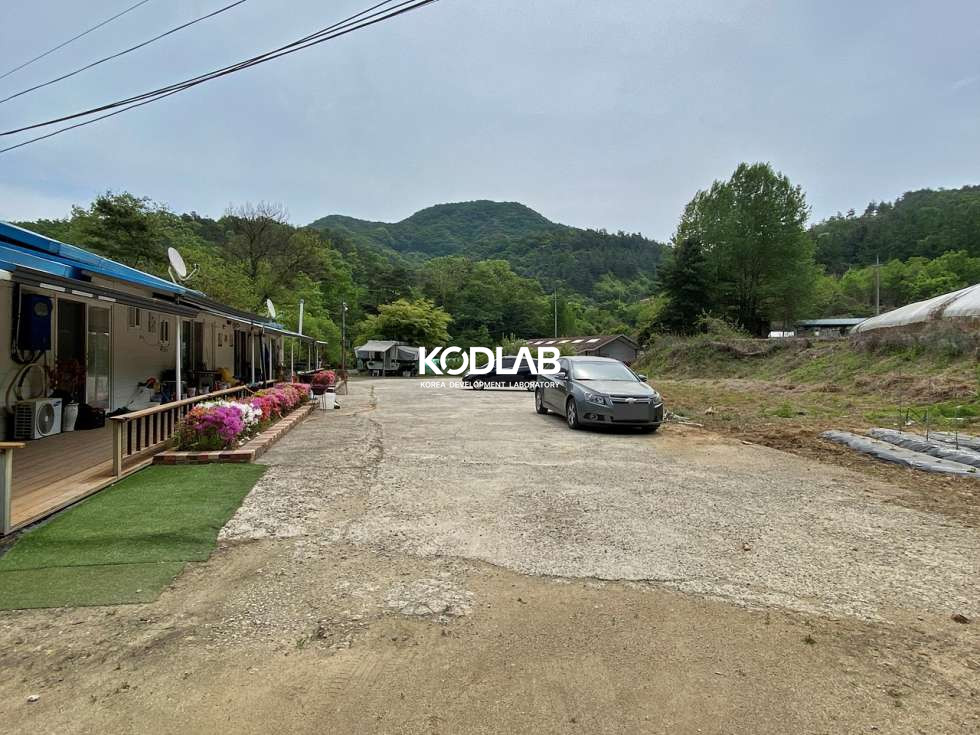 경기 양평군 지평면 옥현리 저수지 인접한 야외수영장 있는 현 펜션건물, 깨끗하게 관리되고 있는 위치 매매 매물번호 11453 사진 4