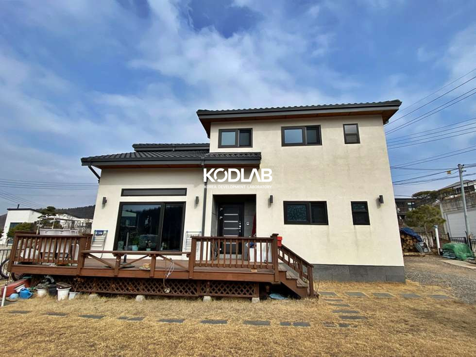 경기 양평군 서종면 도장리 집안 전체가 히노끼로 가득! 2층에도 주방이 있어 활용하기 참 좋은 양평군 서종면 전원주택 매매 매물번호 11127 사진 1
