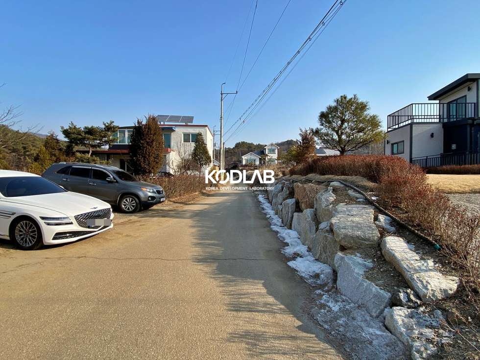 경기 양평군 양서면 국수리 넓은 도로변에 위치한 멋진 소나무가 조경이 되는 양서면 국수리 전원주택 매매 매물번호 10969 사진 3