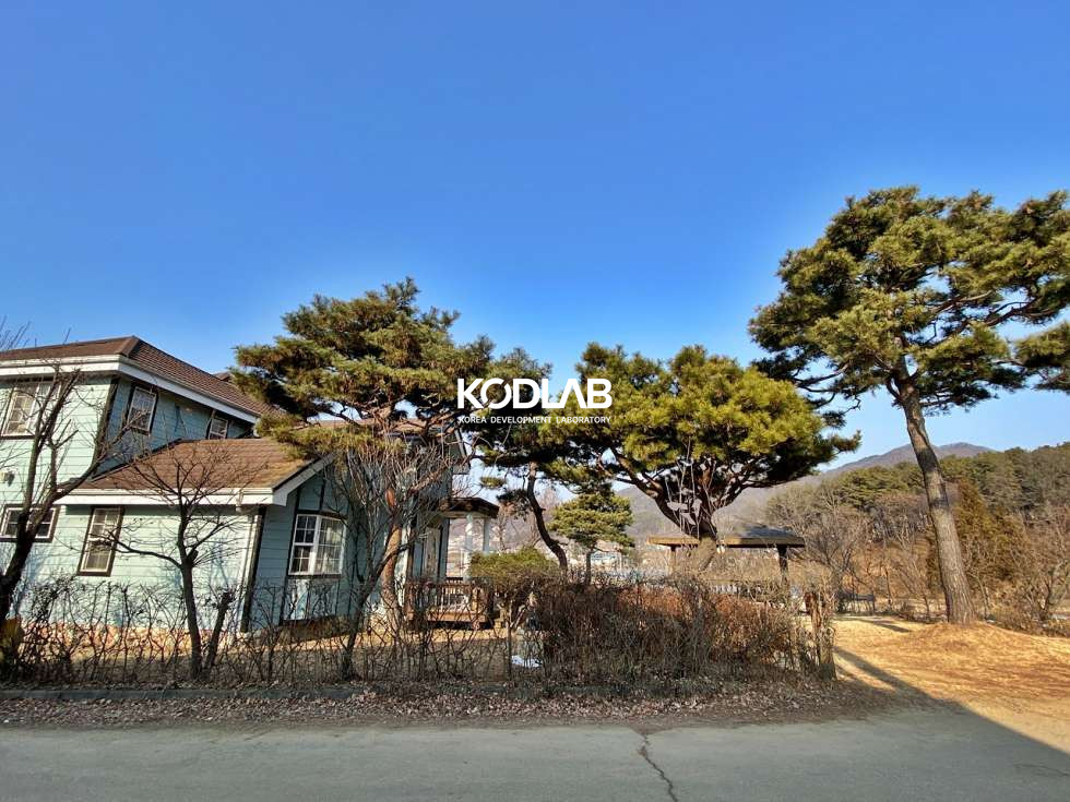 경기 양평군 양서면 국수리 넓은 도로변에 위치한 멋진 소나무가 조경이 되는 양서면 국수리 전원주택 매매 매물번호 10969 사진 4