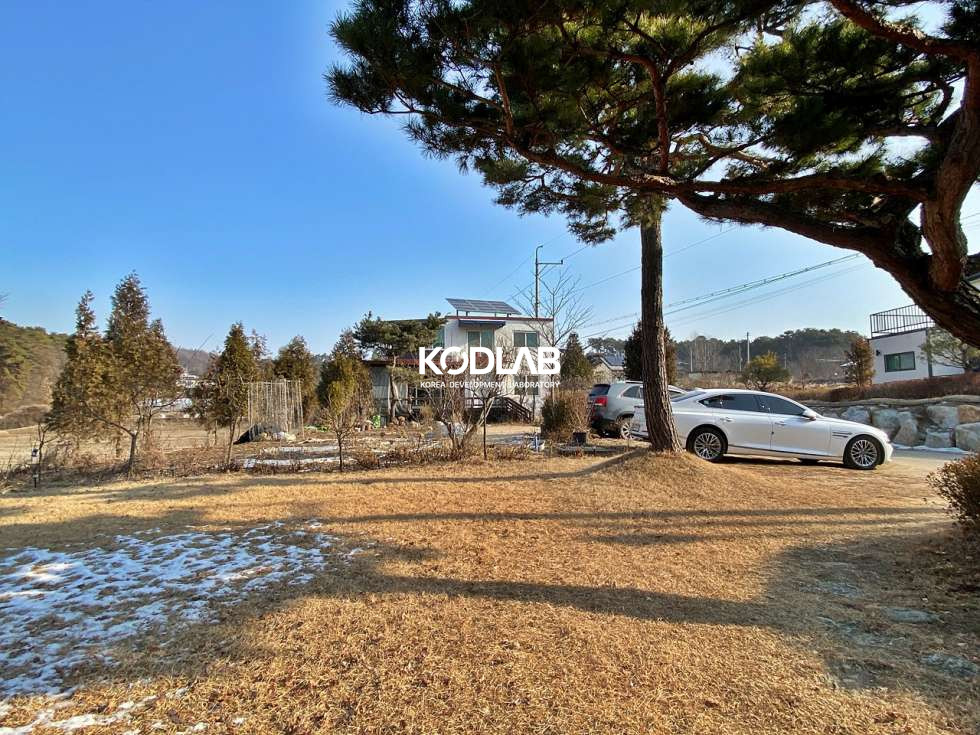 경기 양평군 양서면 국수리 넓은 도로변에 위치한 멋진 소나무가 조경이 되는 양서면 국수리 전원주택 매매 매물번호 10969 사진 6