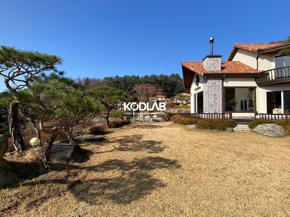 경기 양평군 서종면 명달리 집 앞마당에 1억원 소나무가?! 넓고 탁 트인 조망의 서종면 고급 전원주택 매매 매물번호 10676 사진 2