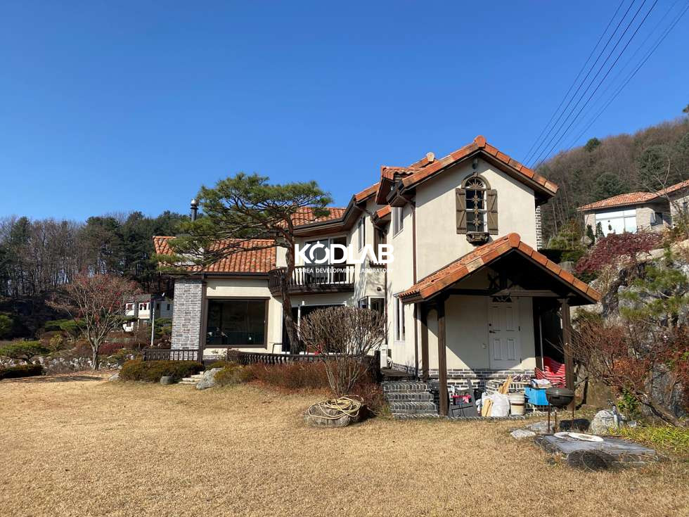 경기 양평군 서종면 명달리 집 앞마당에 1억원 소나무가?! 넓고 탁 트인 조망의 서종면 고급 전원주택 매매 매물번호 10676 사진 4