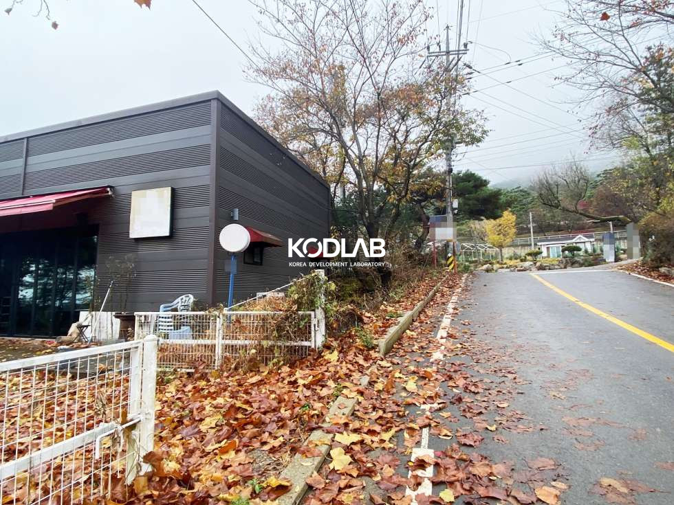 경기 양평군 양평읍 백안리 백안리 평수 넓은 카페 건물, 정원에 연못과 돌다리가 있으며 화덕오븐이 있음 매매 매물번호 11730 사진 15