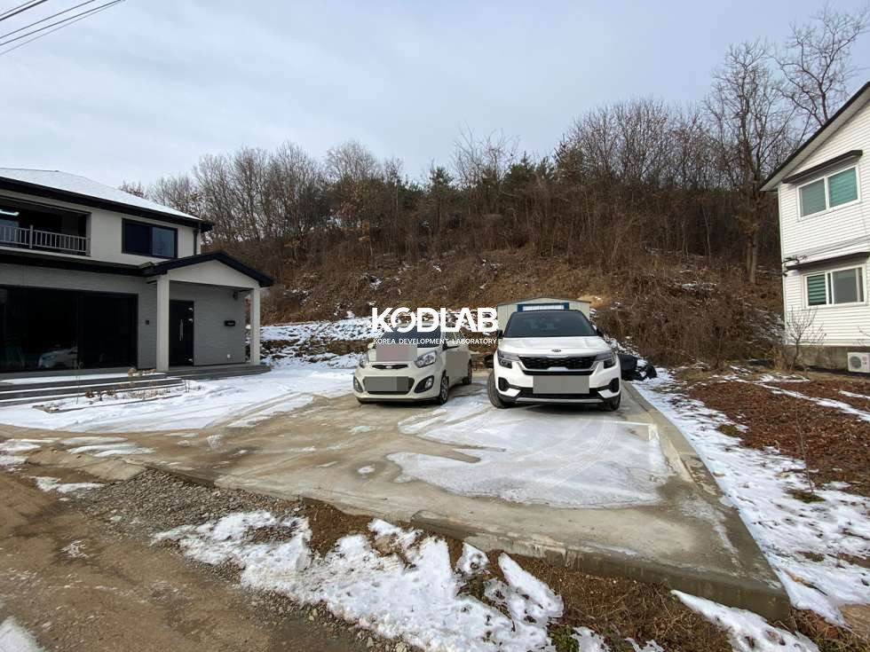 경기 양평군 옥천면 신복리 ﻿ ﻿시멘트 마당을 가진 전원주택! 포인트 핑크 타일의 산뜻한 주방까지! / 옥천면 신복리 매매 매물번호 10945 사진 3