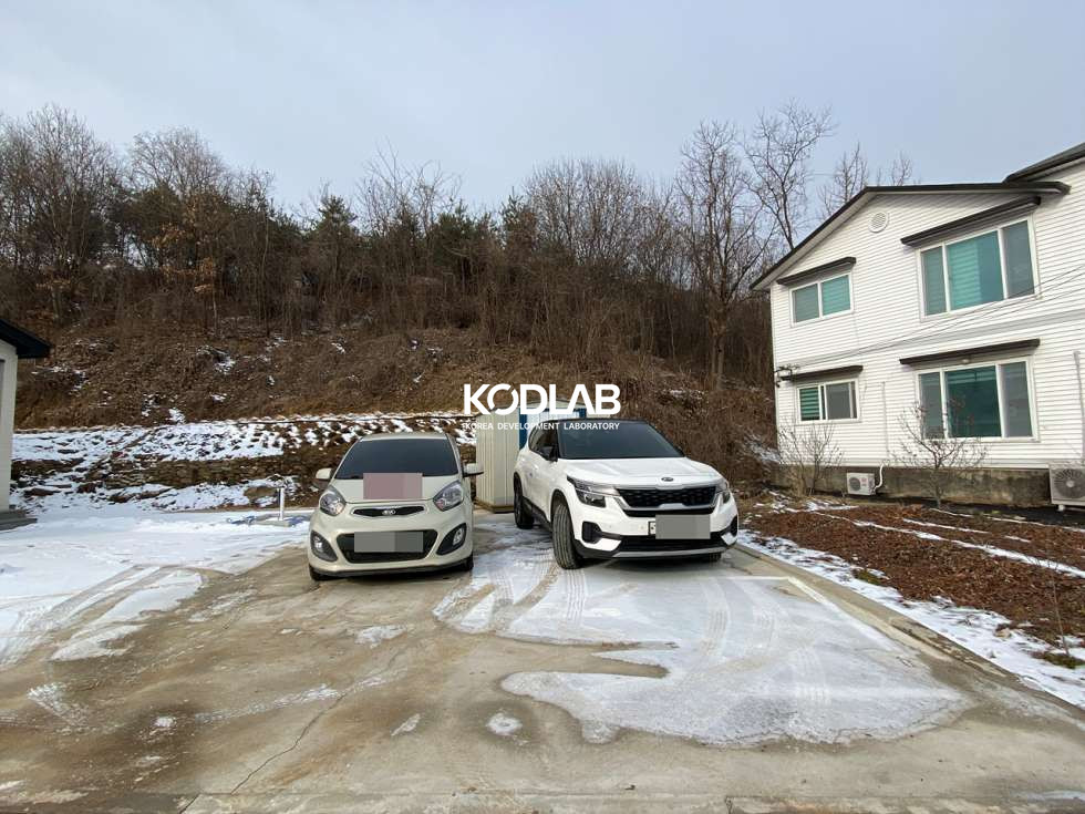 경기 양평군 옥천면 신복리 ﻿ ﻿시멘트 마당을 가진 전원주택! 포인트 핑크 타일의 산뜻한 주방까지! / 옥천면 신복리 매매 매물번호 10945 사진 4