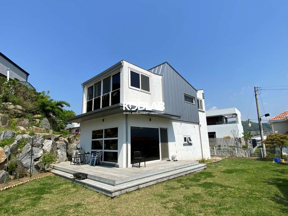 경기 양평군 강상면 병산리 45번 국도 바로 앞에 위치하여 접근성이 매우 훌륭한 신축급 전원주택 매매 매물번호 10464 사진 1